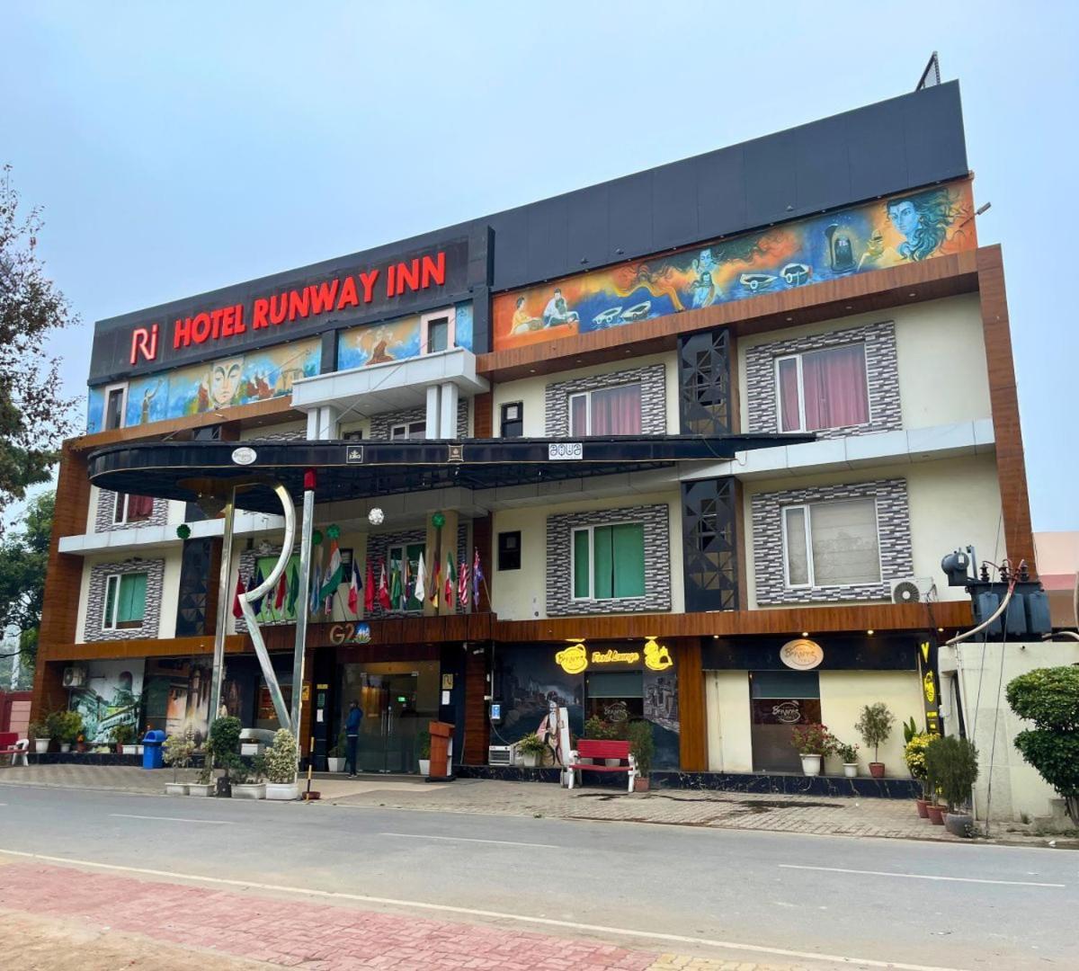 Hotel Runway Inn Pura Raghunāth Exterior foto
