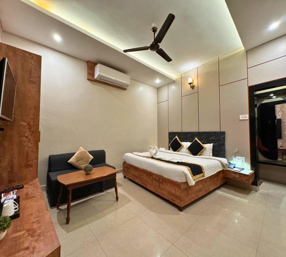 Hotel Runway Inn Pura Raghunāth Exterior foto